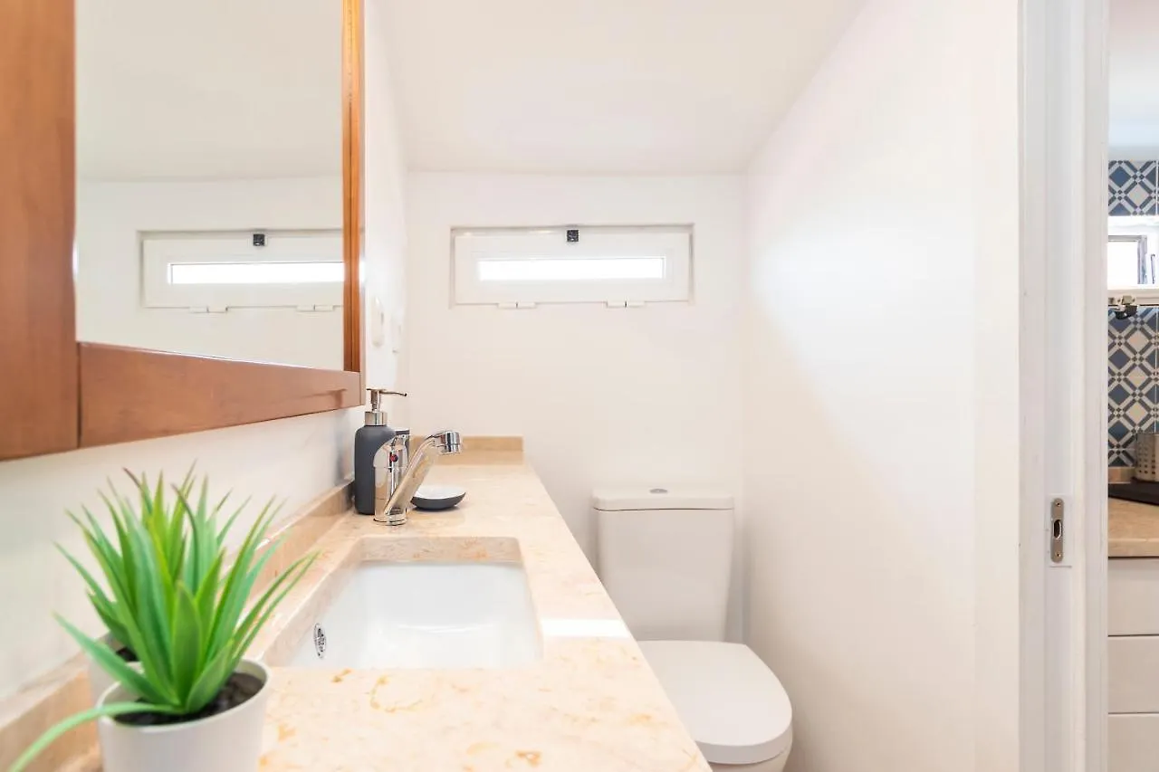 Historical Alfama, Building Top, 5Mn To Train And Subway Lisbon Apartment