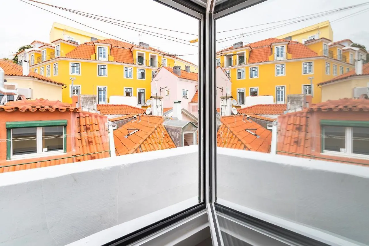 Apartment Historical Alfama, Building Top, 5Mn To Train And Subway Lisbon Portugal