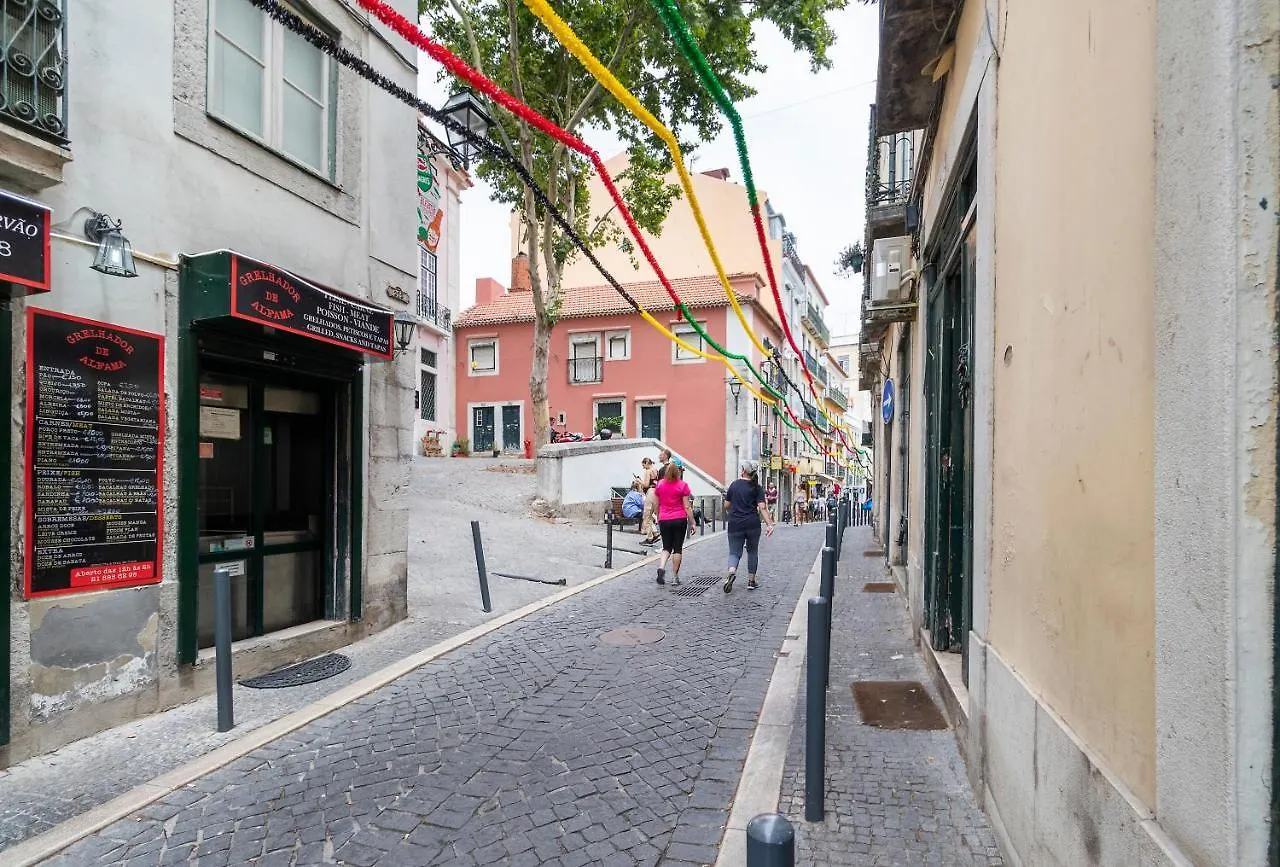 Apartment Historical Alfama, Building Top, 5Mn To Train And Subway Lisbon